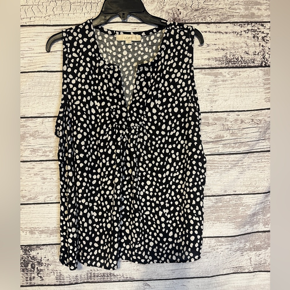 LOFT Black & White Sleeveless V-Neck Blouse Size Large - Picture 1 of 4